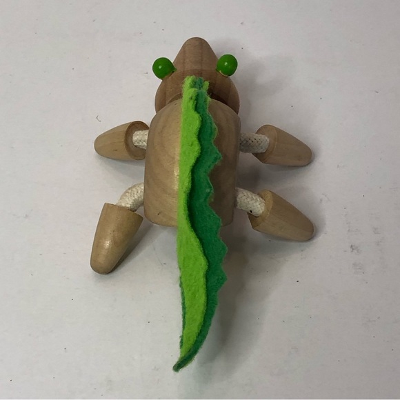 Animalz Crocodile Alligator Poseable  Wooden 3.5 inch Toy Figurine CEO1 - Picture 3 of 4
